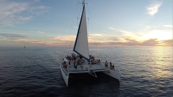 Tour de Puesta de Sol en Catamarán