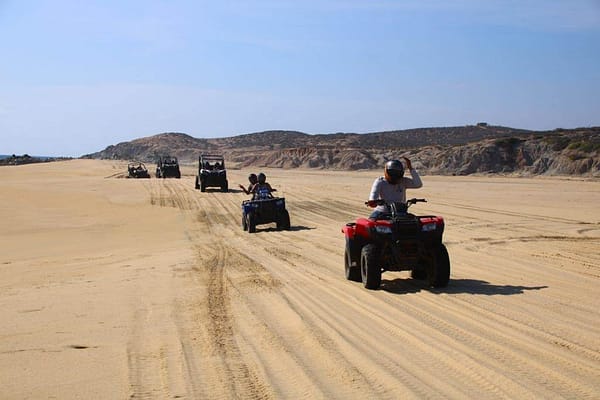 Paseo en cuatrimoto rancho migriño Tour en Combo Razer y camellos