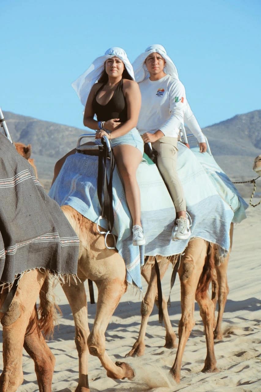 Pareja en Camello Tour en camello en Los Cabos