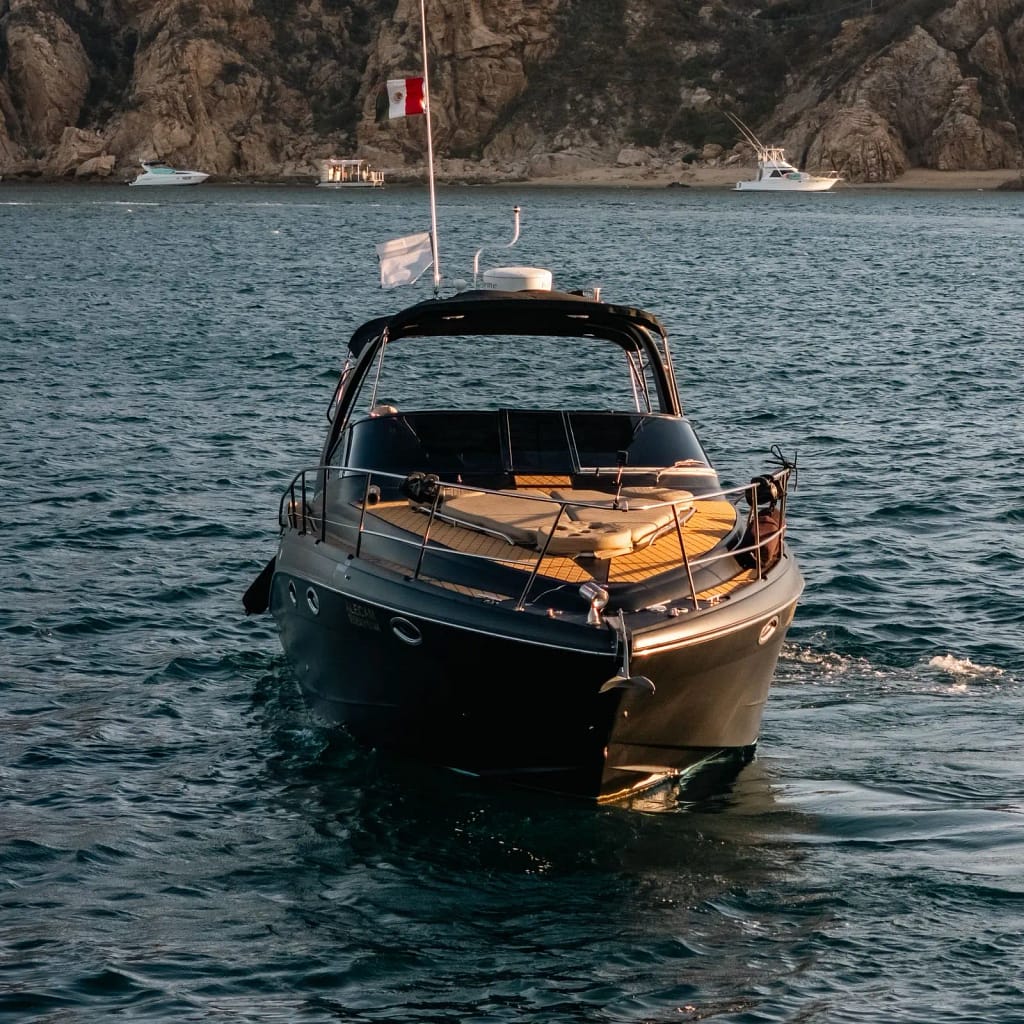 Yate en Los Cabos Alekan